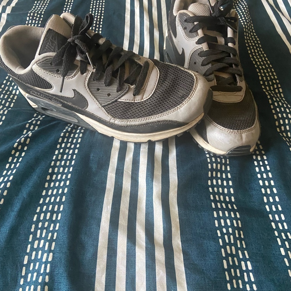 Nike Men's Black and Gray Sneakers